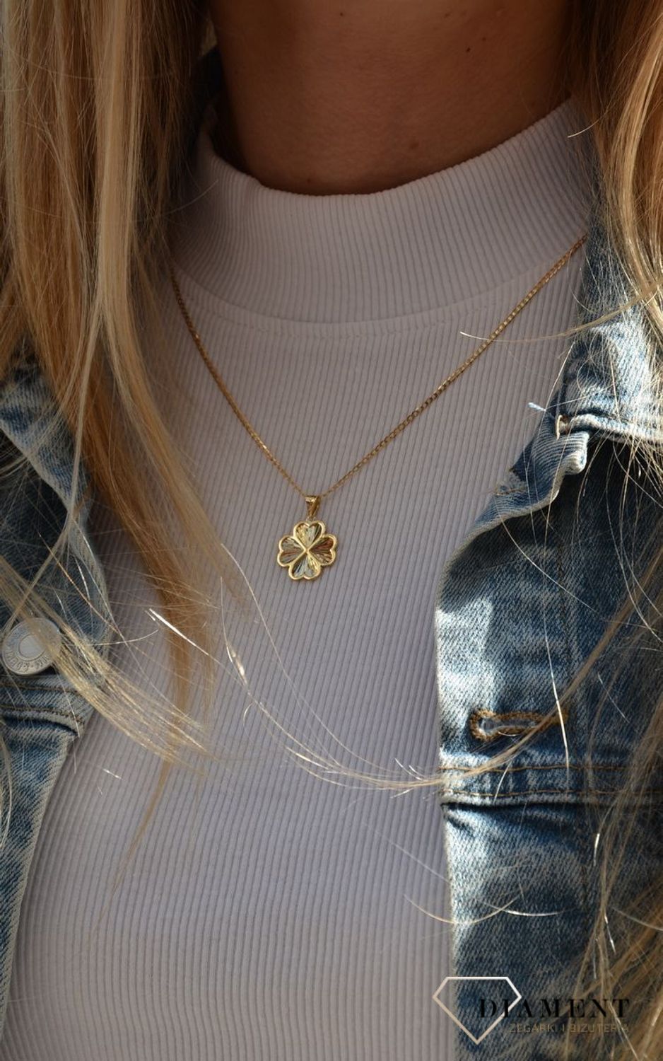 Złoty wisiorek w formie czterolistnej koniczyny z ozdobnym grawerem to wspaniały i bardzo symboliczny element biżuterii, doskonały na prezent. Zapraszamy!.jpg